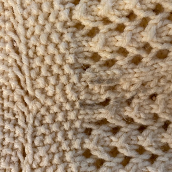 Very large cream coloured handmade throw - Picture 3 of 8